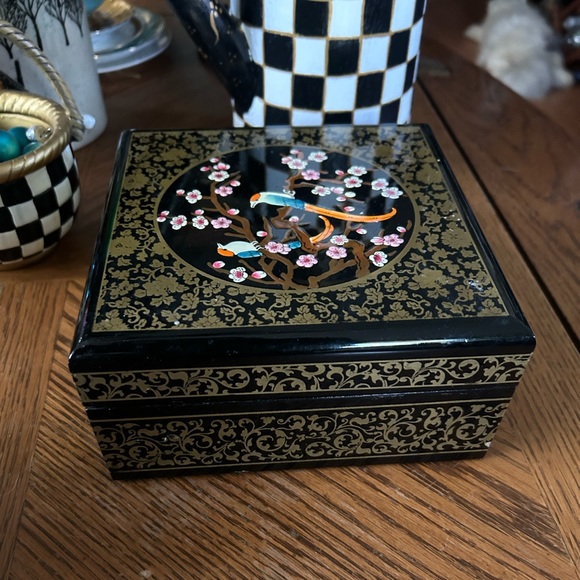 Vintage Black Lacquer Jewelry Box - Picture 8 of 12